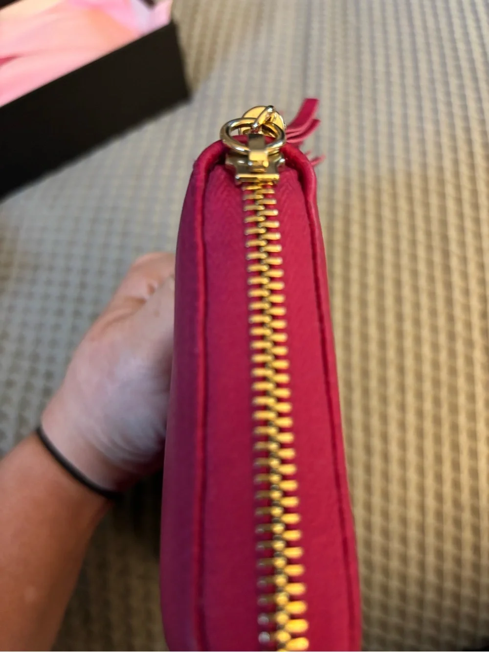 Authentic Gucci Magenta Zip-Around Leather Wallet with Tassel - Picture 7 of 8